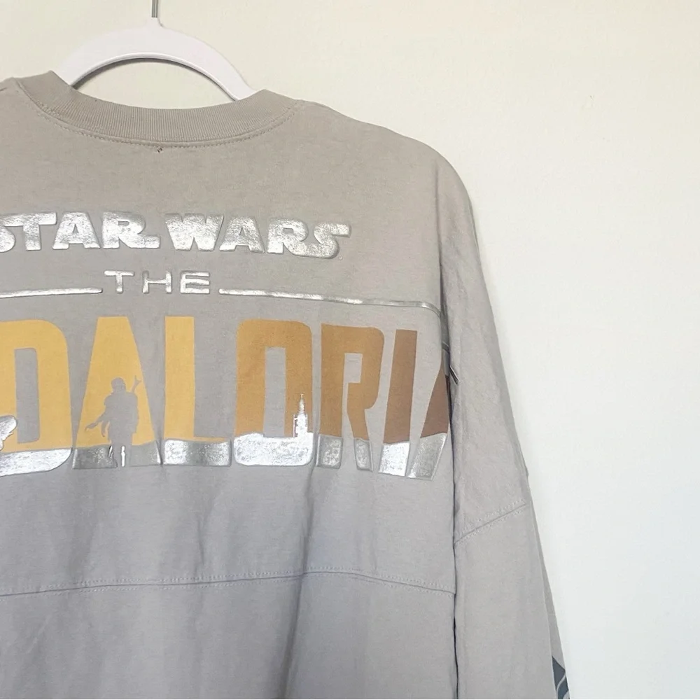 Disney Star Wars Mandalorian Chrome Spirit Jersey Gray/Silver Metallic Sz Large - Picture 9 of 10